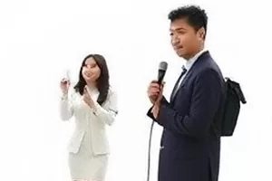 剧集《晚风收音机》封面，窗台上的老式收音机与夜色